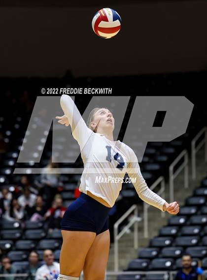 Thumbnail 3 in Tompkins vs. Keller (UIL 6A Semifinal) photogallery.