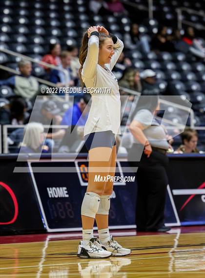 Thumbnail 2 in Tompkins vs. Keller (UIL 6A Semifinal) photogallery.