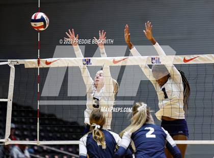 Thumbnail 1 in Tompkins vs. Keller (UIL 6A Semifinal) photogallery.