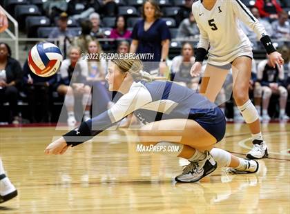 Thumbnail 3 in Tompkins vs. Keller (UIL 6A Semifinal) photogallery.