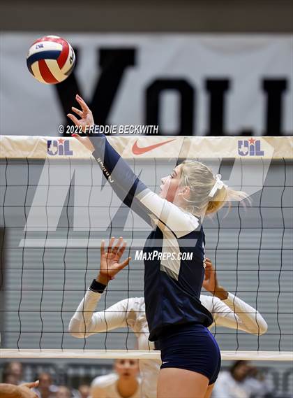 Thumbnail 2 in Tompkins vs. Keller (UIL 6A Semifinal) photogallery.