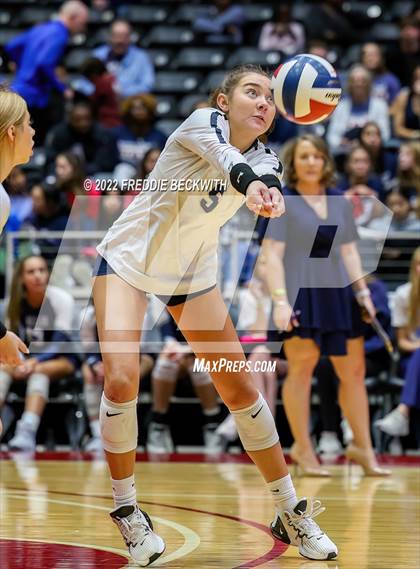 Thumbnail 2 in Tompkins vs. Keller (UIL 6A Semifinal) photogallery.