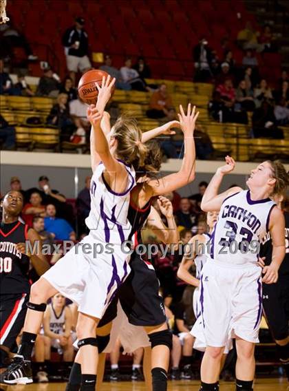 Thumbnail 2 in Canyon vs Wichita Falls (Fantasy of Lights D1 Championship) photogallery.