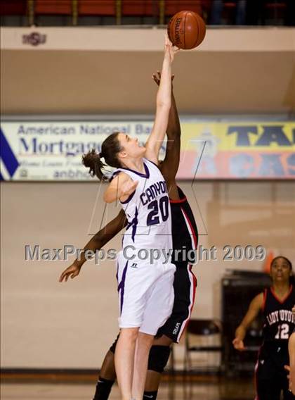 Thumbnail 1 in Canyon vs Wichita Falls (Fantasy of Lights D1 Championship) photogallery.