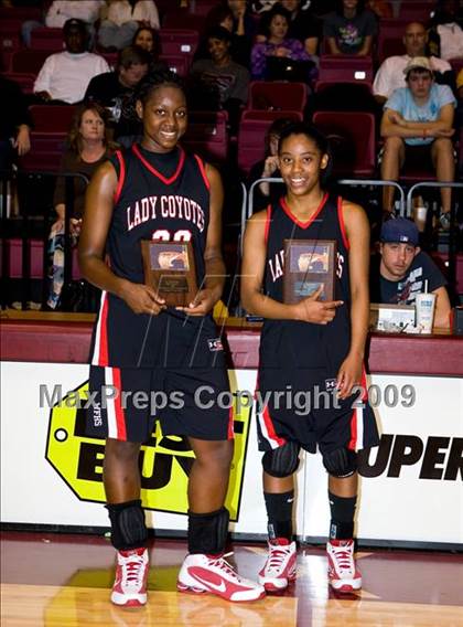 Thumbnail 2 in Canyon vs Wichita Falls (Fantasy of Lights D1 Championship) photogallery.