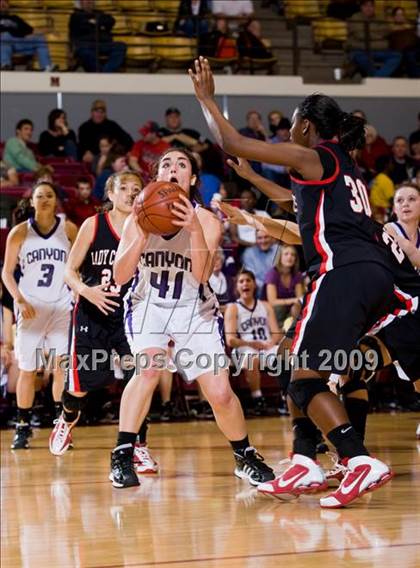 Thumbnail 1 in Canyon vs Wichita Falls (Fantasy of Lights D1 Championship) photogallery.