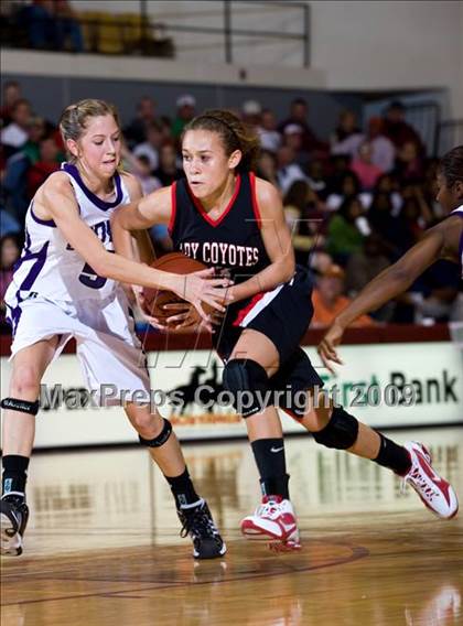 Thumbnail 3 in Canyon vs Wichita Falls (Fantasy of Lights D1 Championship) photogallery.