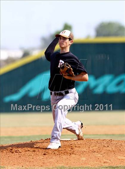 Thumbnail 3 in Dobie @ Pasadena Memorial photogallery.