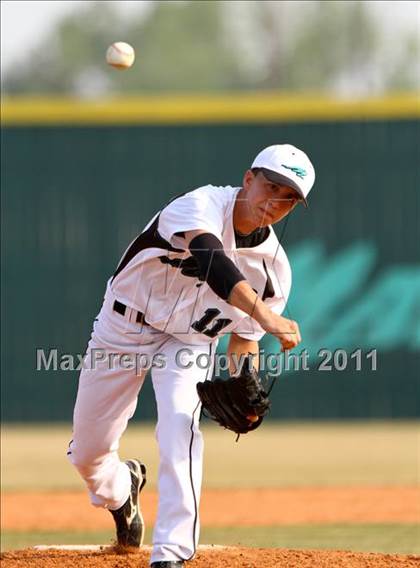 Thumbnail 2 in Dobie @ Pasadena Memorial photogallery.