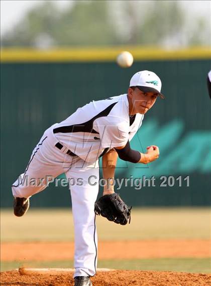 Thumbnail 3 in Dobie @ Pasadena Memorial photogallery.