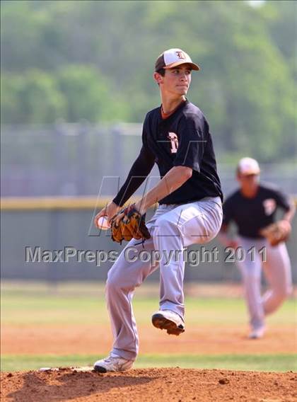 Thumbnail 2 in Dobie @ Pasadena Memorial photogallery.