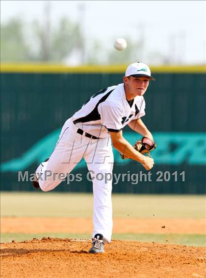 Thumbnail 3 in Dobie @ Pasadena Memorial photogallery.