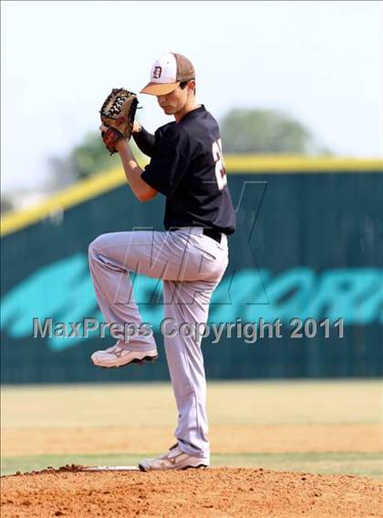 Thumbnail 3 in Dobie @ Pasadena Memorial photogallery.