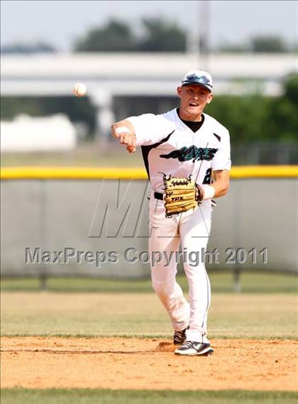 Thumbnail 3 in Dobie @ Pasadena Memorial photogallery.