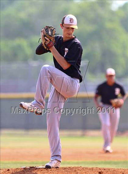 Thumbnail 2 in Dobie @ Pasadena Memorial photogallery.