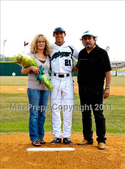 Thumbnail 3 in Dobie @ Pasadena Memorial photogallery.