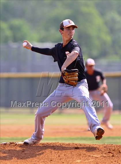 Thumbnail 3 in Dobie @ Pasadena Memorial photogallery.