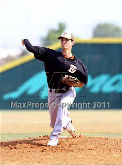 Thumbnail 2 in Dobie @ Pasadena Memorial photogallery.