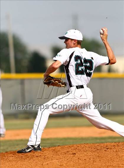 Thumbnail 1 in Dobie @ Pasadena Memorial photogallery.