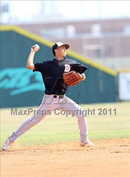 Thumbnail 2 in Dobie @ Pasadena Memorial photogallery.