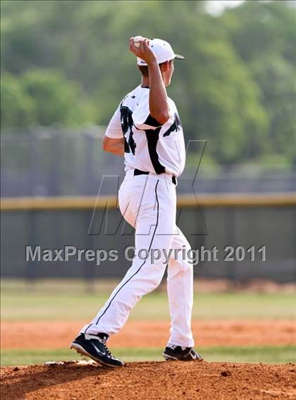 Thumbnail 3 in Dobie @ Pasadena Memorial photogallery.