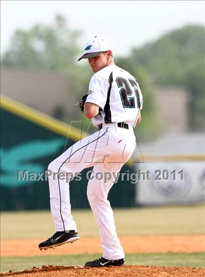 Thumbnail 3 in Dobie @ Pasadena Memorial photogallery.