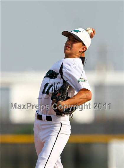 Thumbnail 3 in Dobie @ Pasadena Memorial photogallery.