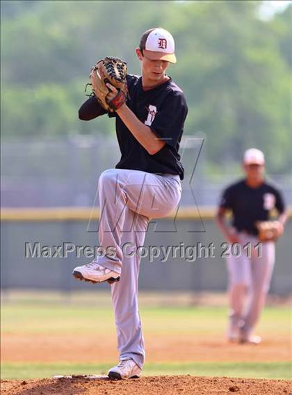 Thumbnail 1 in Dobie @ Pasadena Memorial photogallery.