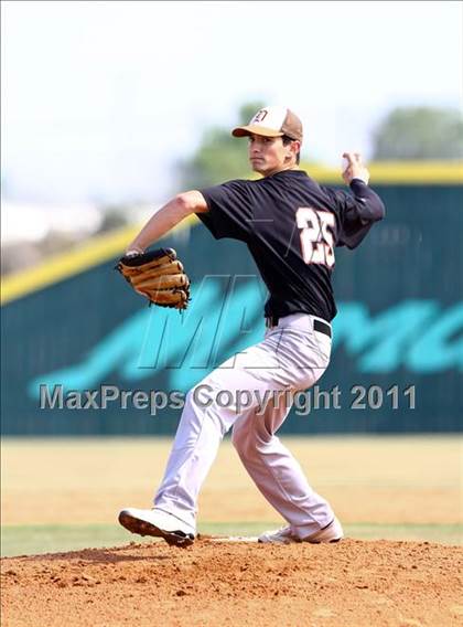 Thumbnail 3 in Dobie @ Pasadena Memorial photogallery.