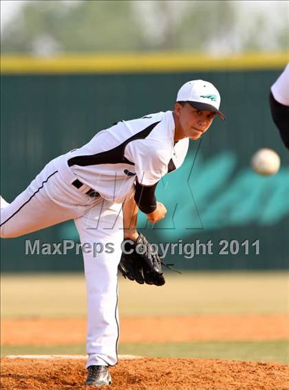 Thumbnail 1 in Dobie @ Pasadena Memorial photogallery.