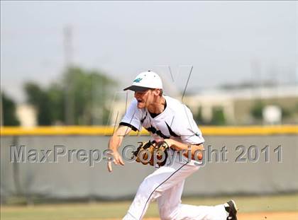 Thumbnail 3 in Dobie @ Pasadena Memorial photogallery.