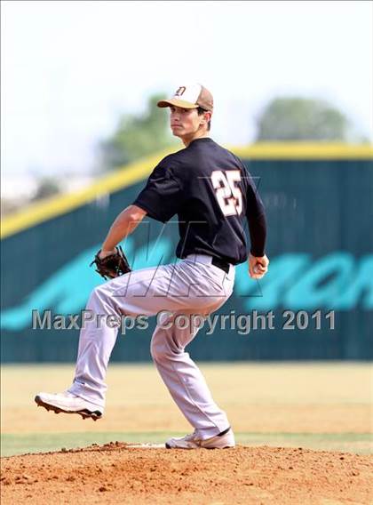 Thumbnail 2 in Dobie @ Pasadena Memorial photogallery.