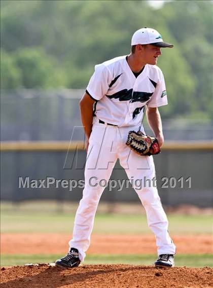 Thumbnail 3 in Dobie @ Pasadena Memorial photogallery.