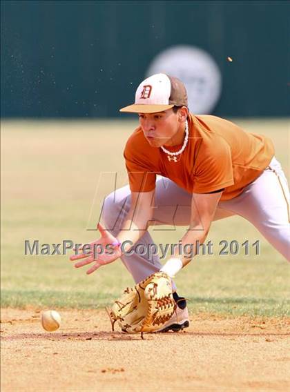 Thumbnail 2 in Dobie @ Pasadena Memorial photogallery.