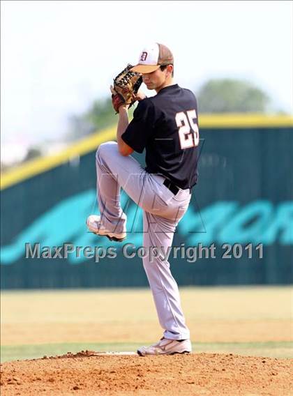 Thumbnail 1 in Dobie @ Pasadena Memorial photogallery.