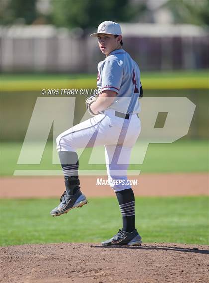 Thumbnail 2 in Intermountain Christian vs. Valley (UHSAA 1A Second Round) photogallery.