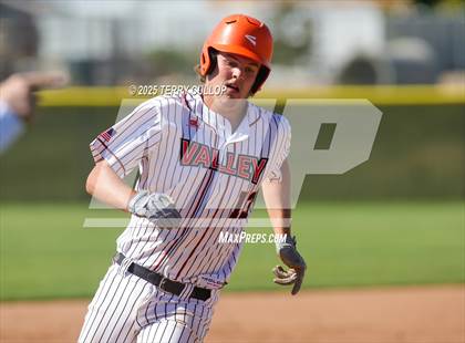 Thumbnail 3 in Intermountain Christian vs. Valley (UHSAA 1A Second Round) photogallery.