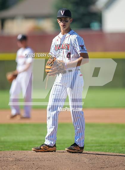 Thumbnail 1 in Intermountain Christian vs. Valley (UHSAA 1A Second Round) photogallery.