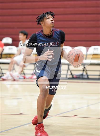 Thumbnail 3 in Sacramento Adventist vs. La Quinta (Rancho Mirage Holiday Invitational) photogallery.