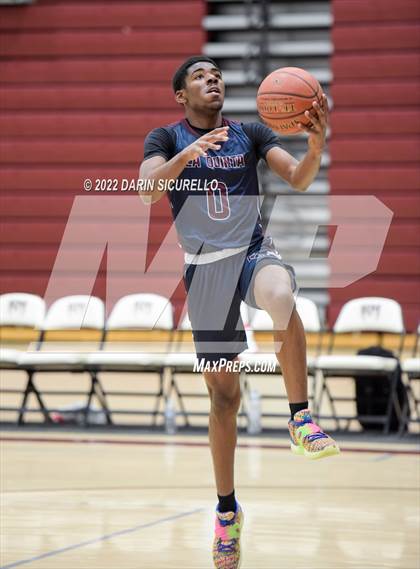 Thumbnail 2 in Sacramento Adventist vs. La Quinta (Rancho Mirage Holiday Invitational) photogallery.