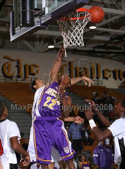 Thumbnail 3 in Lynwood vs. Artesia (Lynwood Christmas Challenge) photogallery.