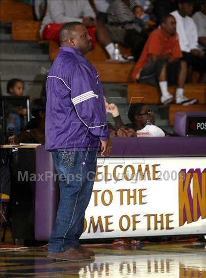 Thumbnail 3 in Lynwood vs. Artesia (Lynwood Christmas Challenge) photogallery.