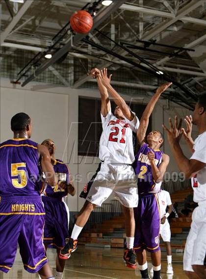 Thumbnail 2 in Lynwood vs. Artesia (Lynwood Christmas Challenge) photogallery.