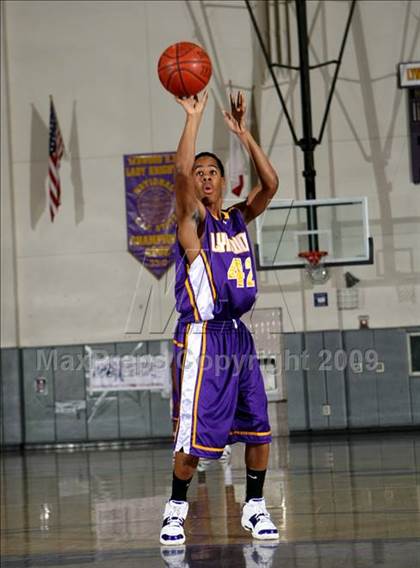 Thumbnail 3 in Lynwood vs. Artesia (Lynwood Christmas Challenge) photogallery.