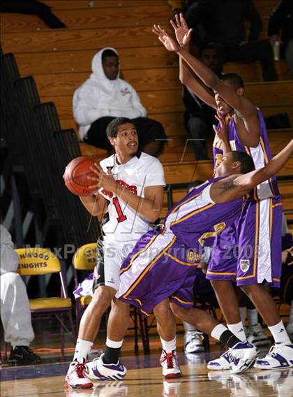 Thumbnail 3 in Lynwood vs. Artesia (Lynwood Christmas Challenge) photogallery.