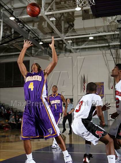 Thumbnail 3 in Lynwood vs. Artesia (Lynwood Christmas Challenge) photogallery.