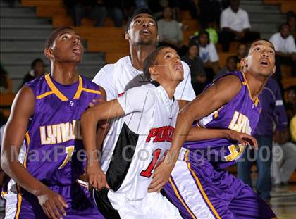 Thumbnail 3 in Lynwood vs. Artesia (Lynwood Christmas Challenge) photogallery.