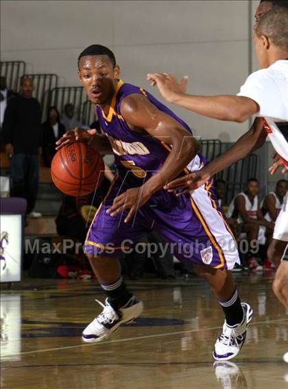 Thumbnail 1 in Lynwood vs. Artesia (Lynwood Christmas Challenge) photogallery.