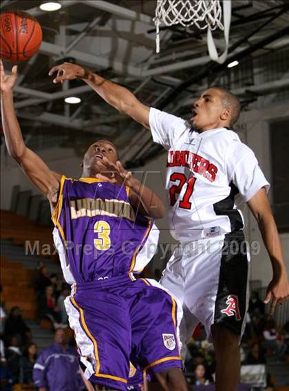 Thumbnail 2 in Lynwood vs. Artesia (Lynwood Christmas Challenge) photogallery.