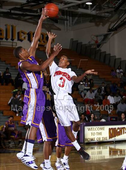 Thumbnail 3 in Lynwood vs. Artesia (Lynwood Christmas Challenge) photogallery.